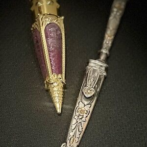 Death Becomes Her, Vibes Set